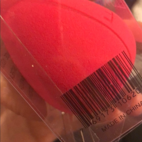 Illuminati Makeup Sponge! - Picture 10 of 10